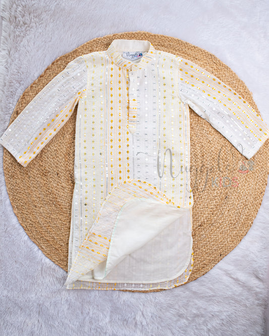 Pre Order: Off-White Embroidered Kurta with one sided Apple cut