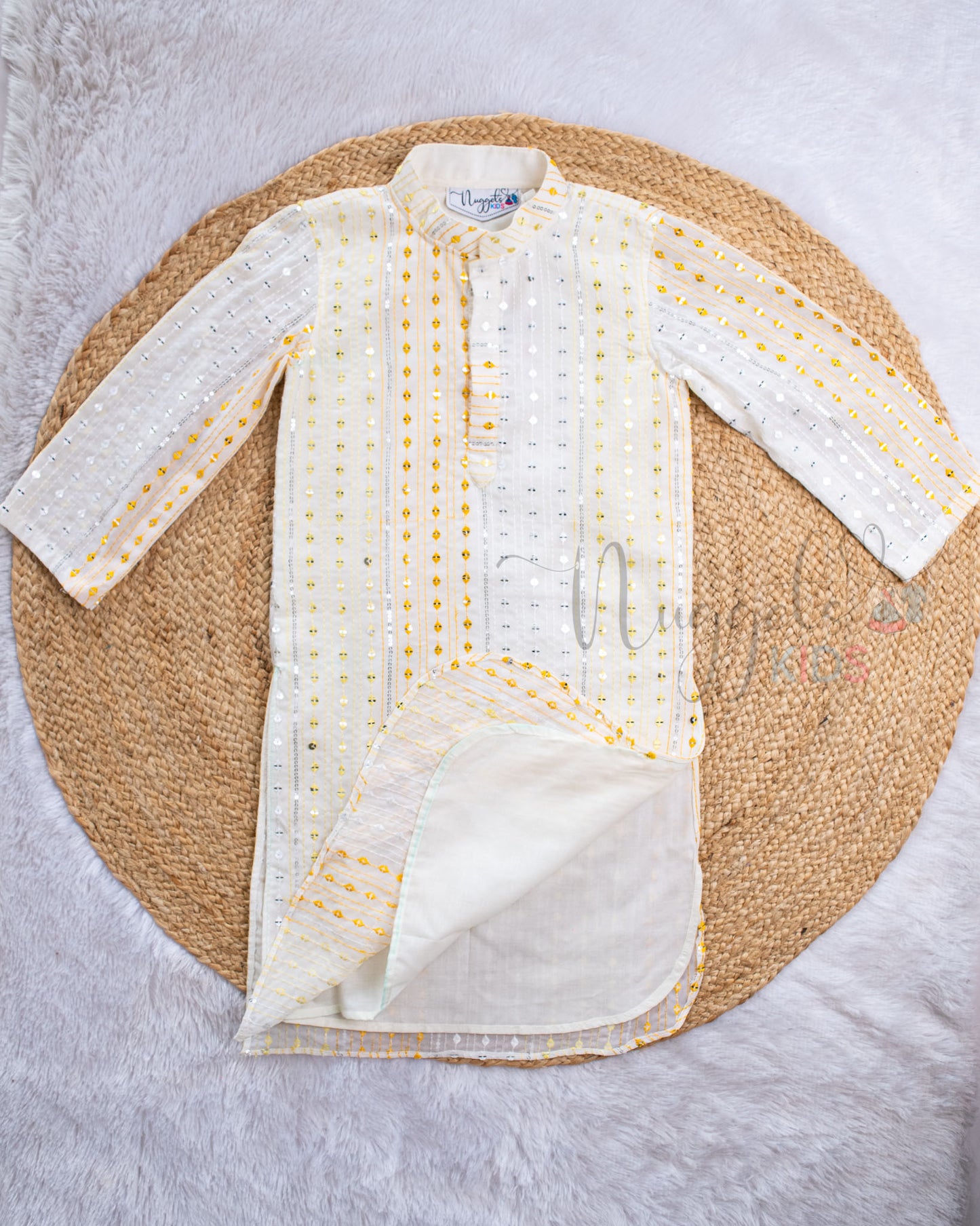Pre Order:  Off-White Embroidered Kurta with one sided Apple cut